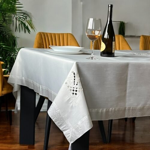 Stolnjak Krown 160x220cm Bela boja