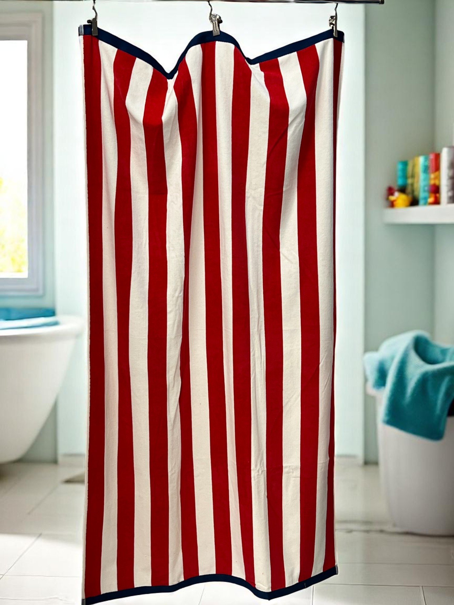 Plažni peškir „Red Stripes“ – 174x102 cm | 100% Pamuk