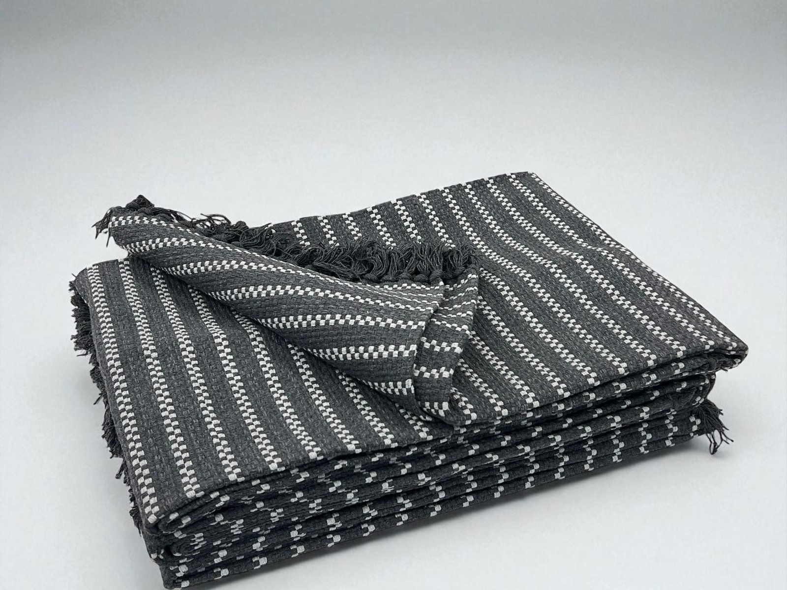 Fleker-prekrivač garnitura Terracotta (trosed-dvosed-fotelja) Tamno siva/bela boja