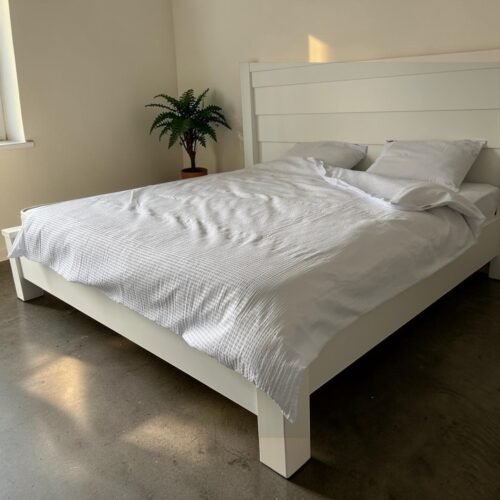 Posteljina od Krep-a -dezen White - Francuski ležaj